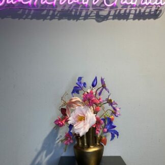 Zijdebloemen met vaas